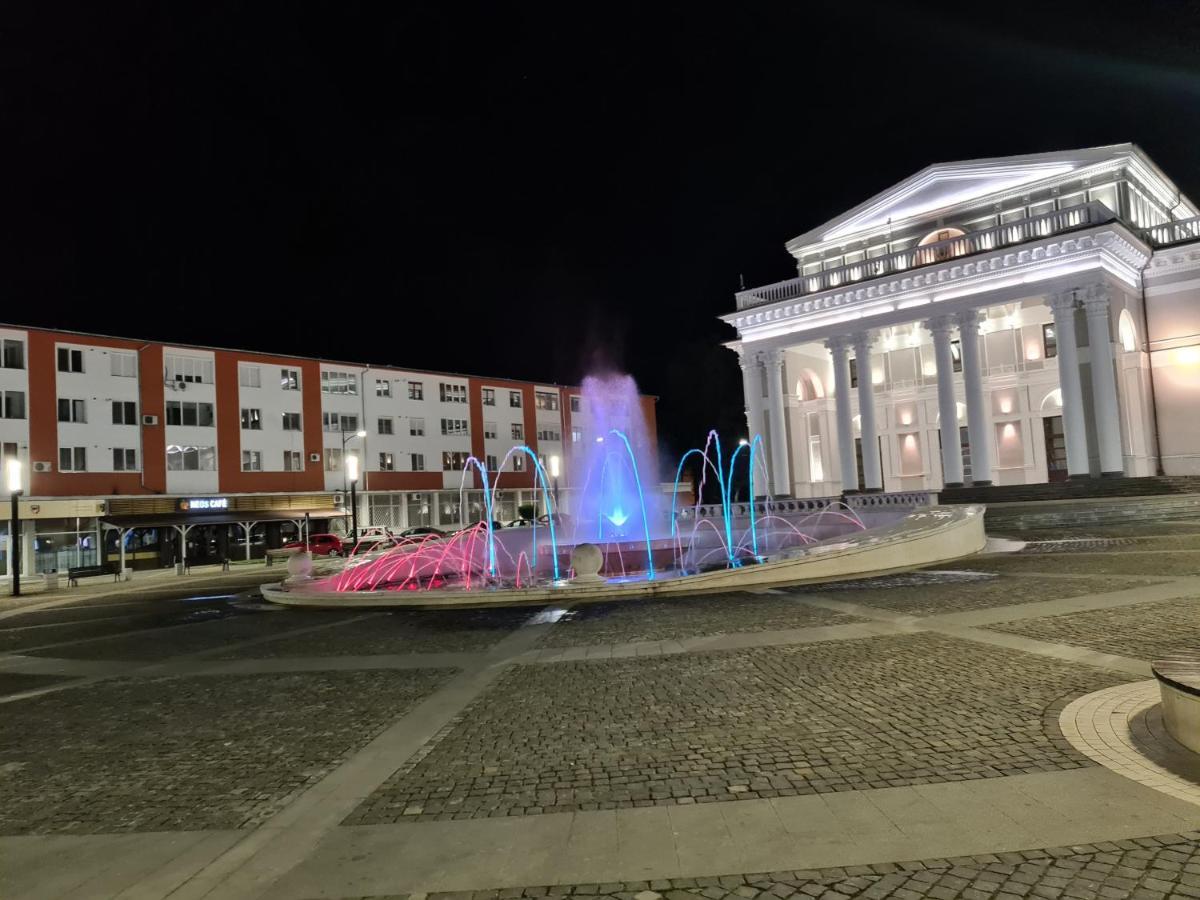 Appartamento Apartament ultra central 1 Hunedoara Esterno foto