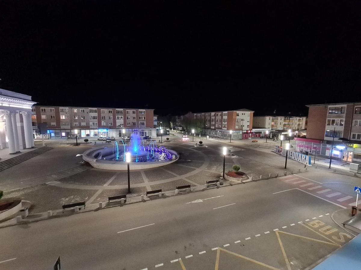 Appartamento Apartament ultra central 1 Hunedoara Esterno foto