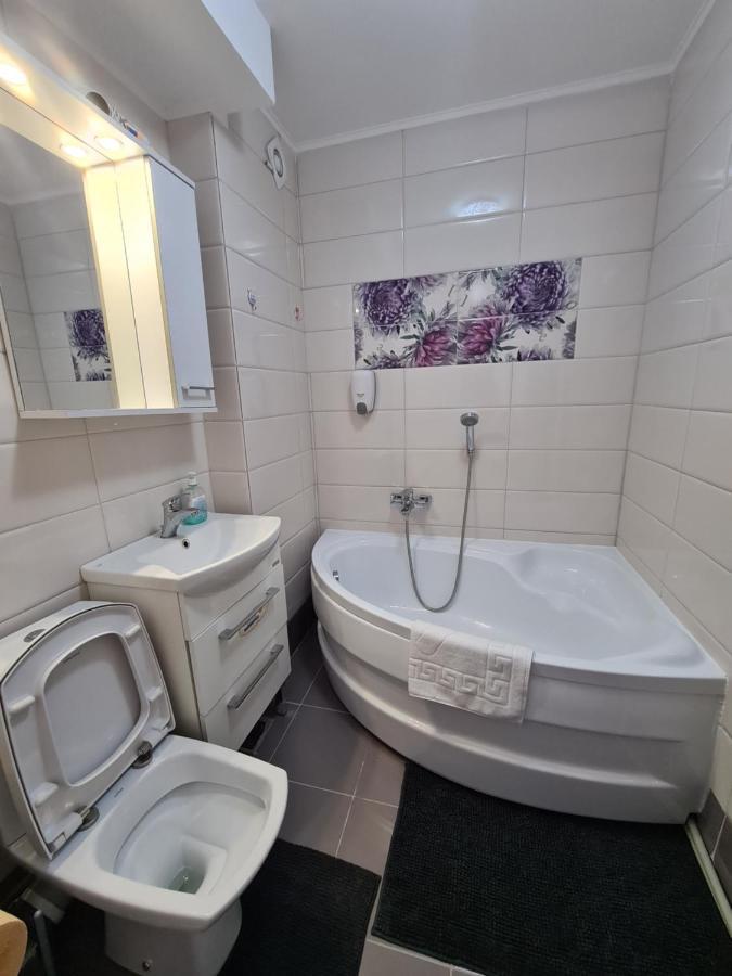 Appartamento Apartament ultra central 1 Hunedoara Esterno foto