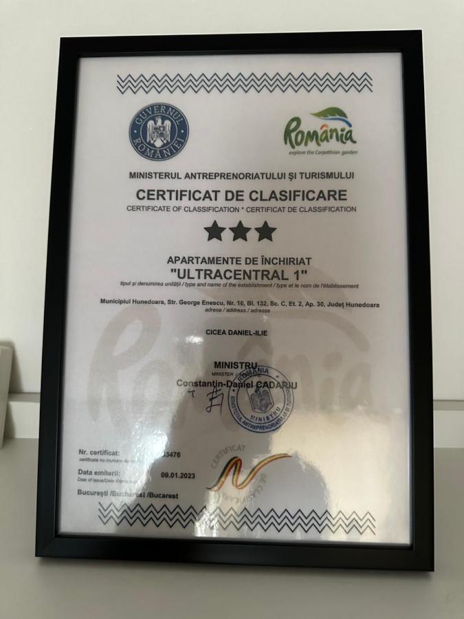 Appartamento Apartament ultra central 1 Hunedoara Esterno foto